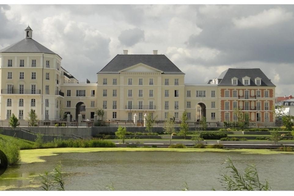 Appartement Situe Place Toscane A 5 Min De Disney Serris Exterior photo